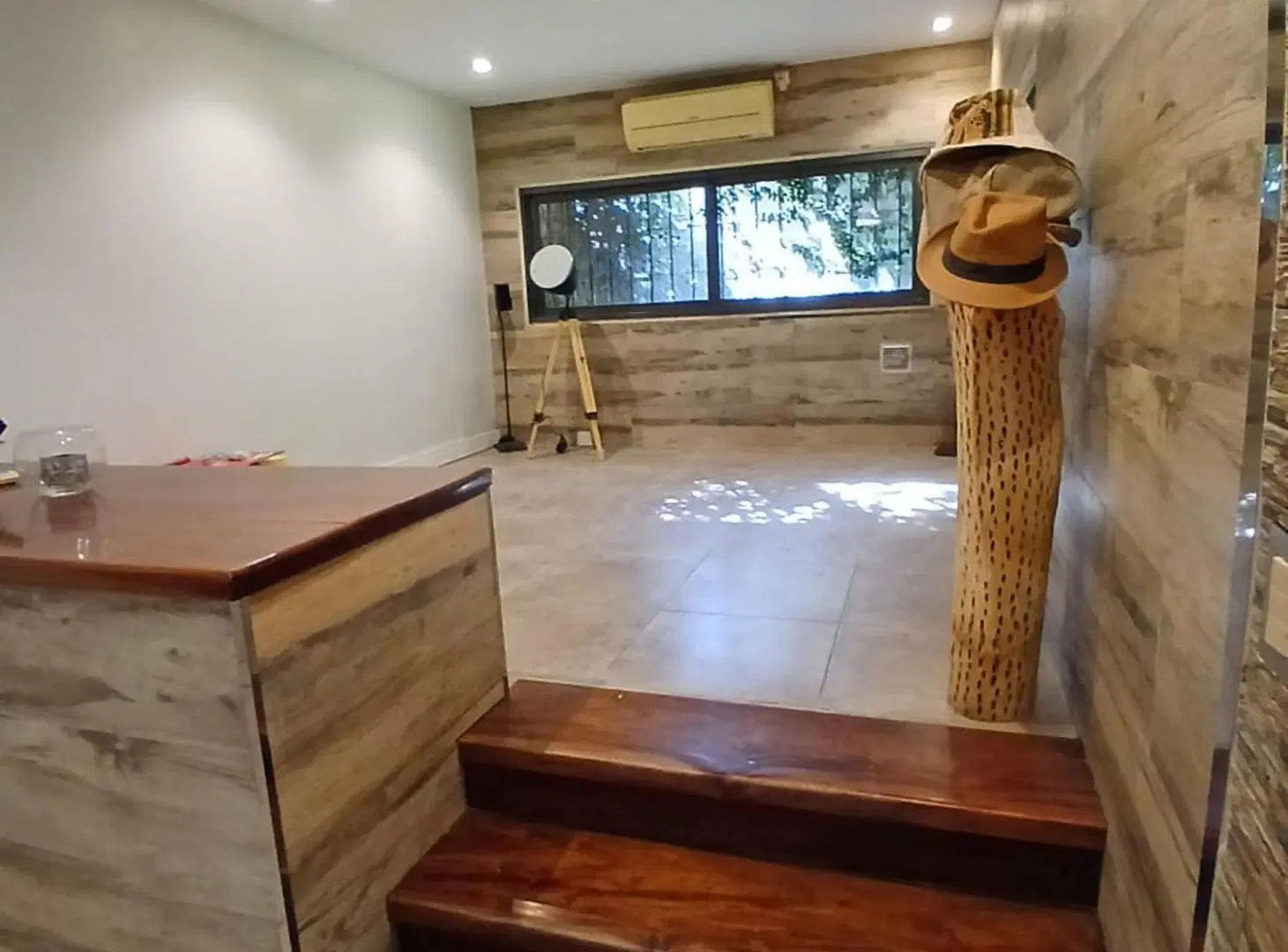 PH AL FRENTE CON PATIO, JARDIN Y COCHERA IMPECABLE 5