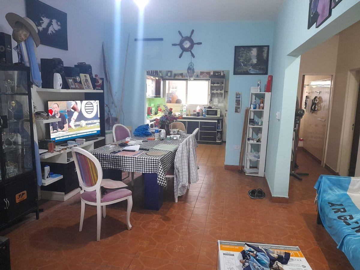 Ph al frente con local y terreno. Terraza