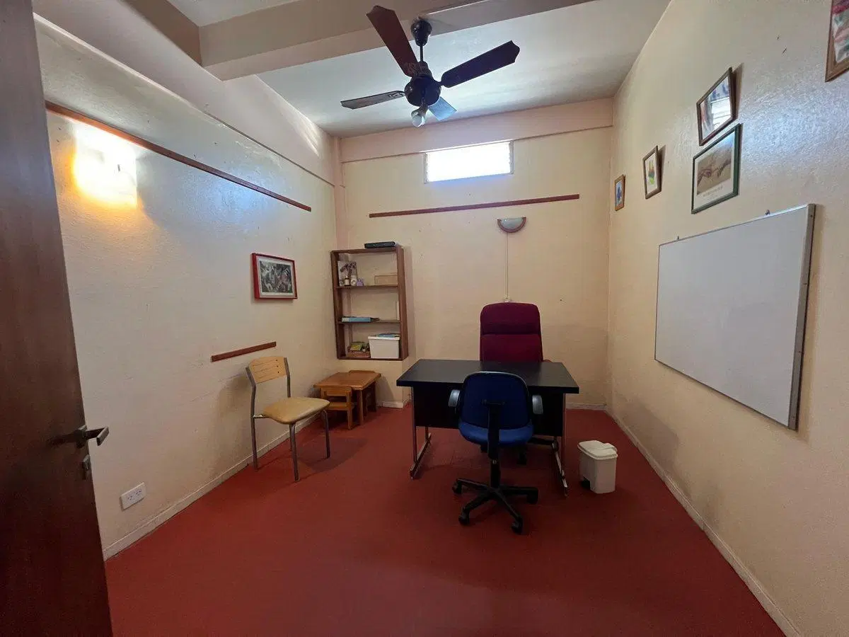 VENTA OFICINA 46M2 CENTRO DE CASERO -OPORTUNIDAD- 3