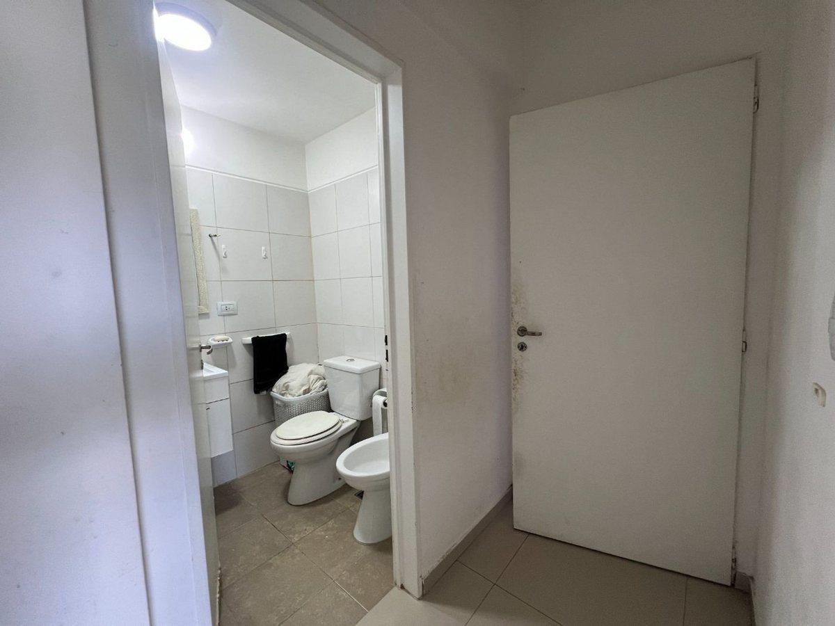 Foto de VENTA DEPTO 4 AMB CASTELAR VISTA ABIERTA -PERMUTA-, imagen 2