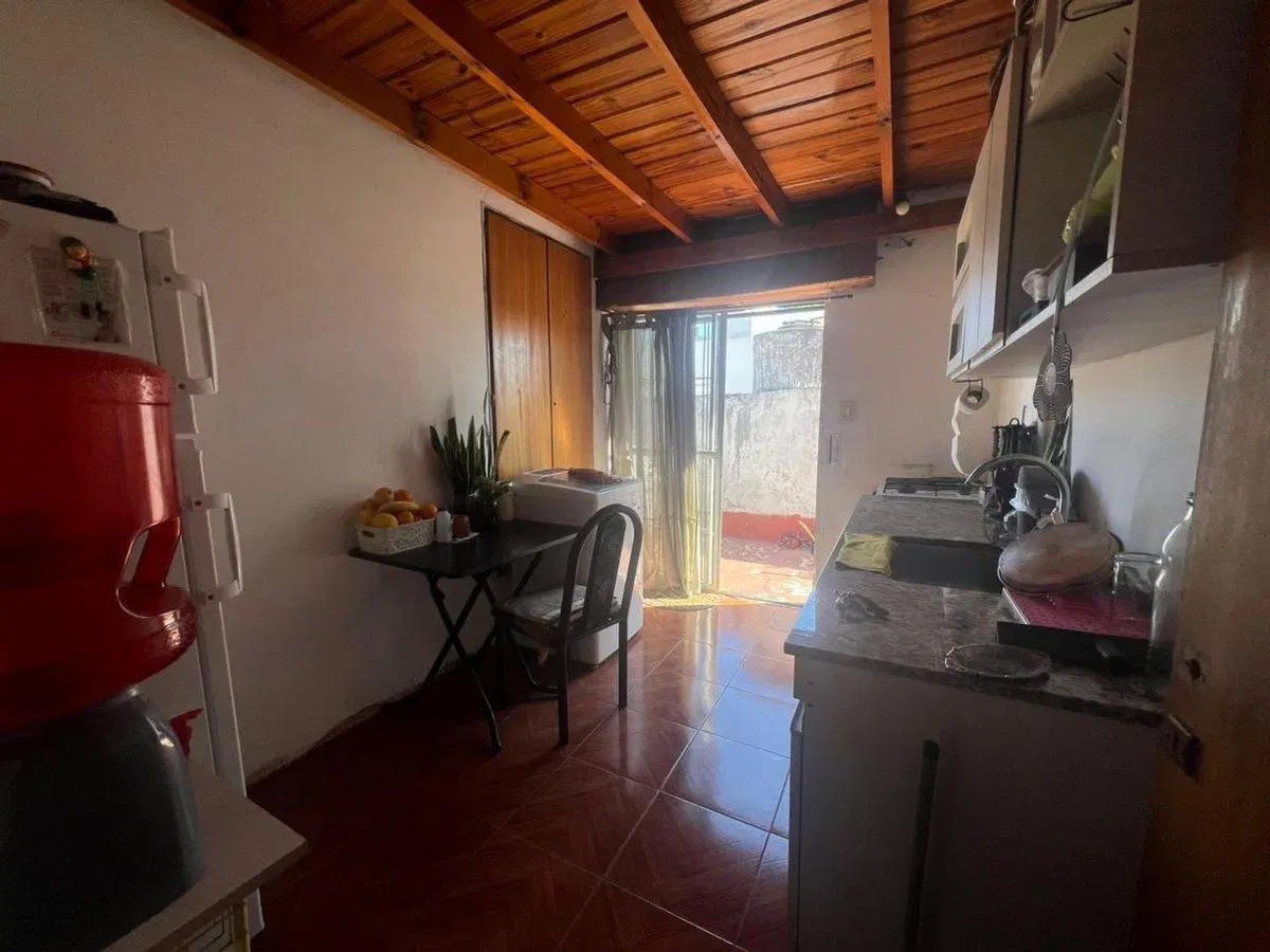 VENTA CASA 5 AMB. COCHERA PATIO PERMUTA MORON 5