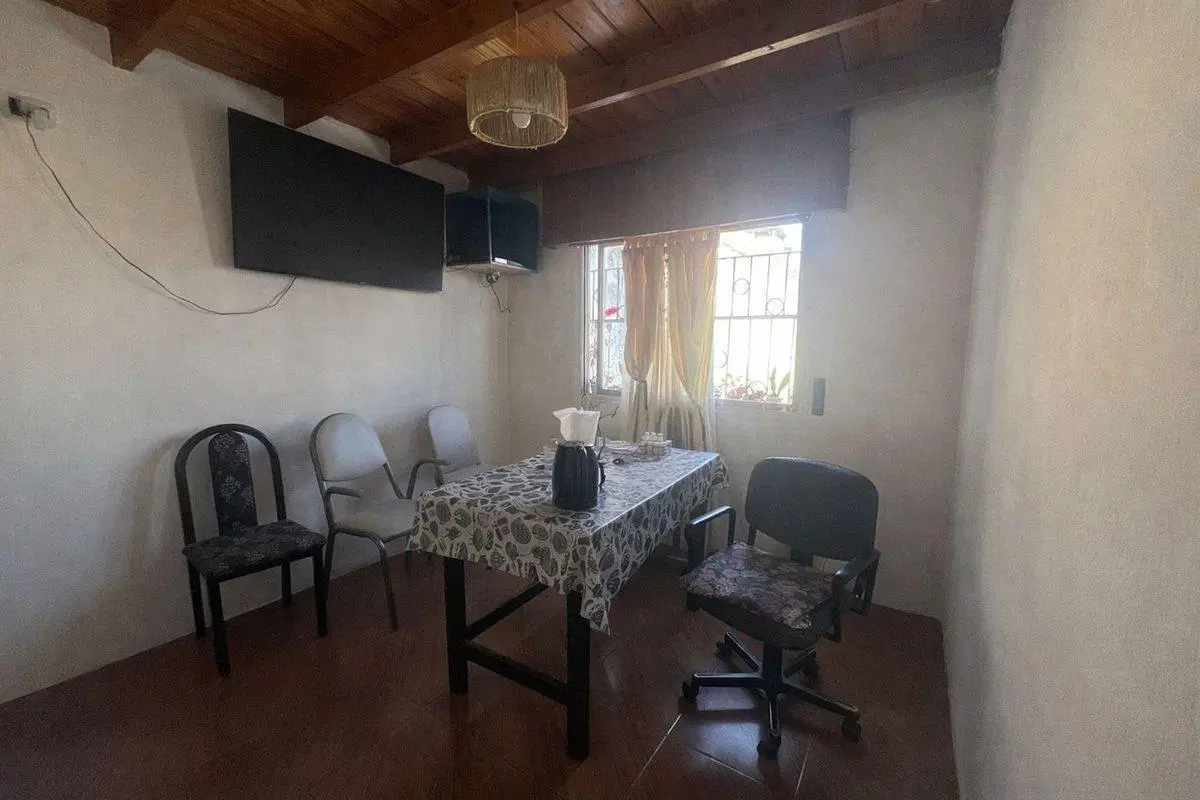 VENTA CASA 5 AMB. COCHERA PATIO PERMUTA MORON 2