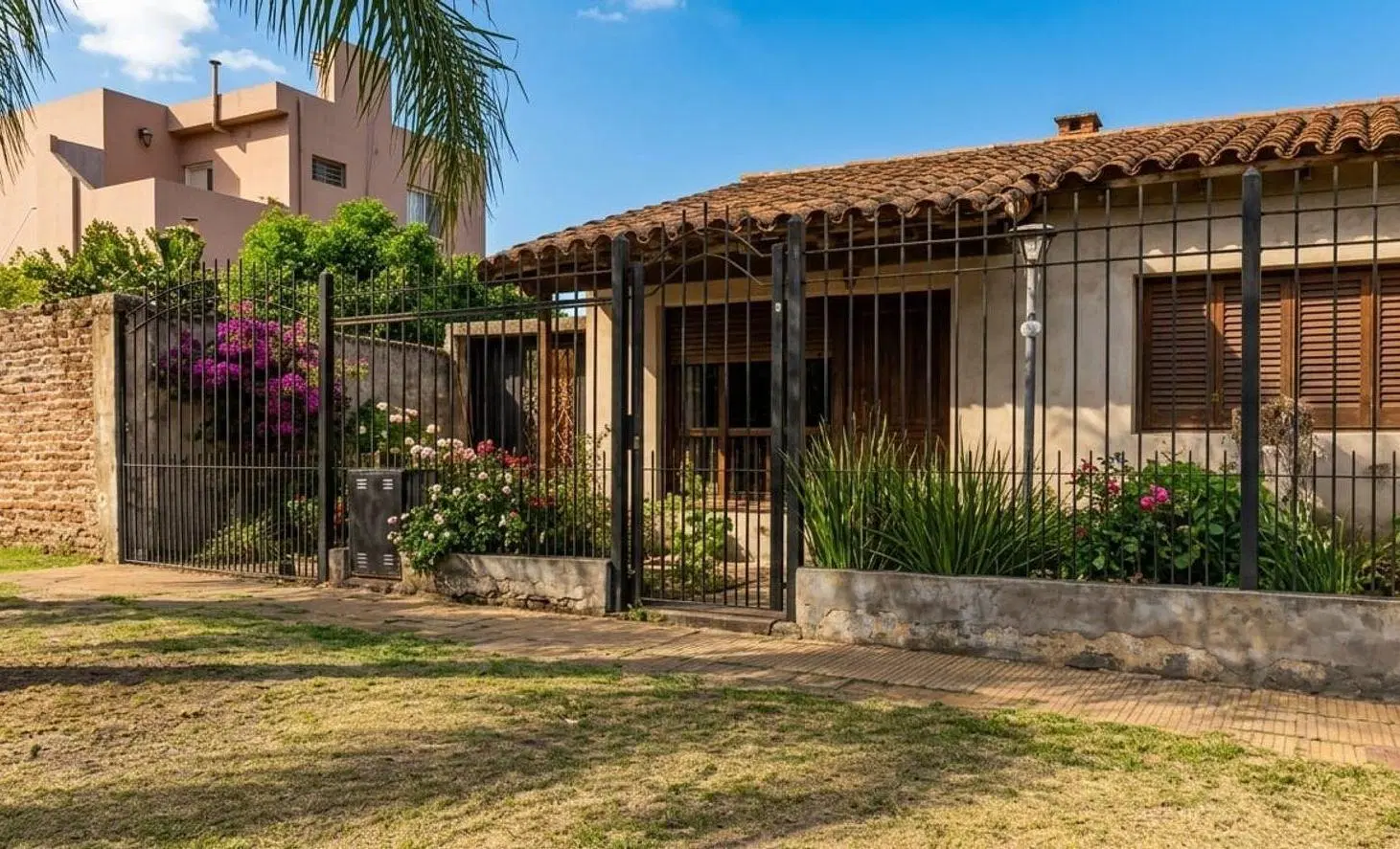 VENTA CASA 3AMB (MORON) A RECICLAR - AptoCredito 3