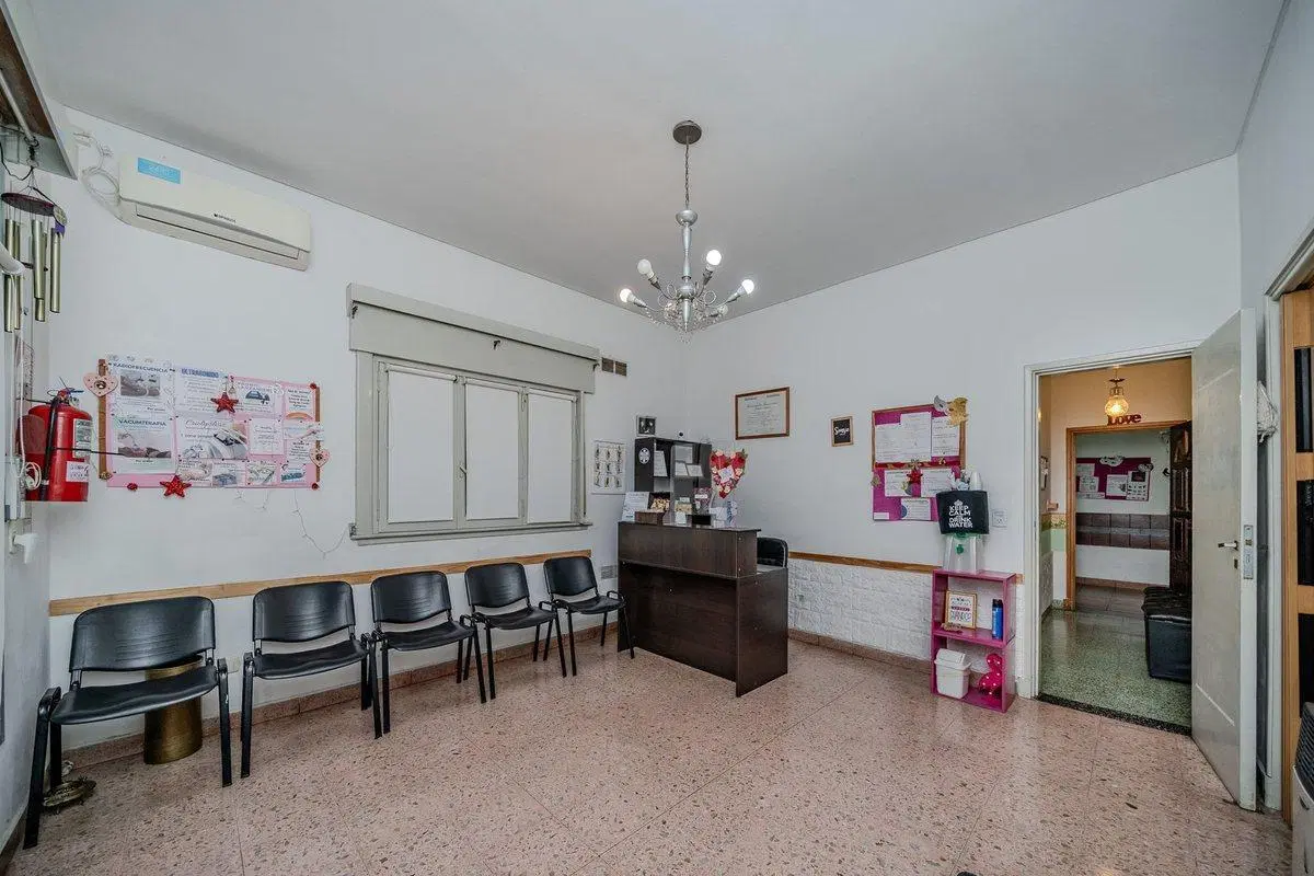 CASA 5 AMBIENTES MULTIFAMILIAR - CASEROS NORTE 4