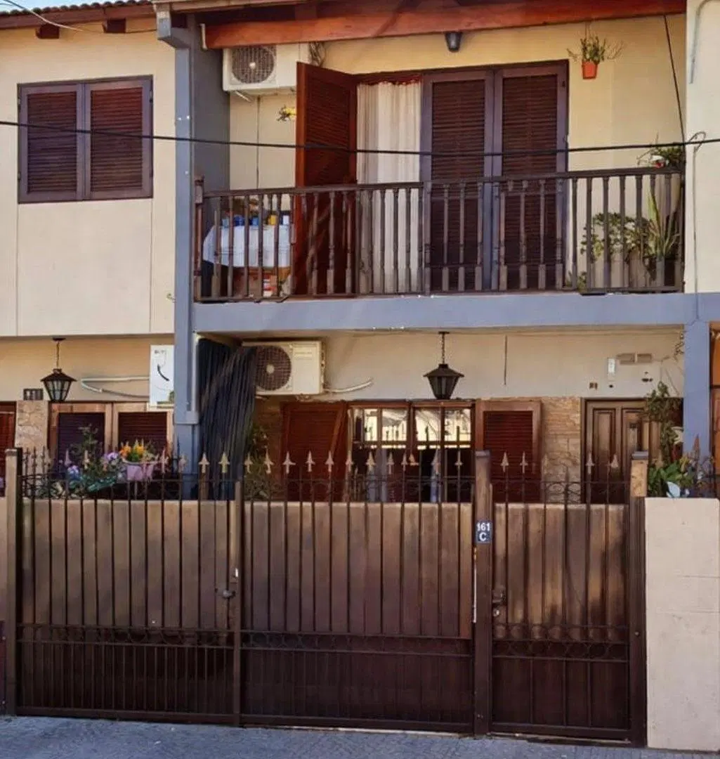 VENTA DUPLEX 4 AMB. COCHERA Y BALCON  L.MIRADOR 2