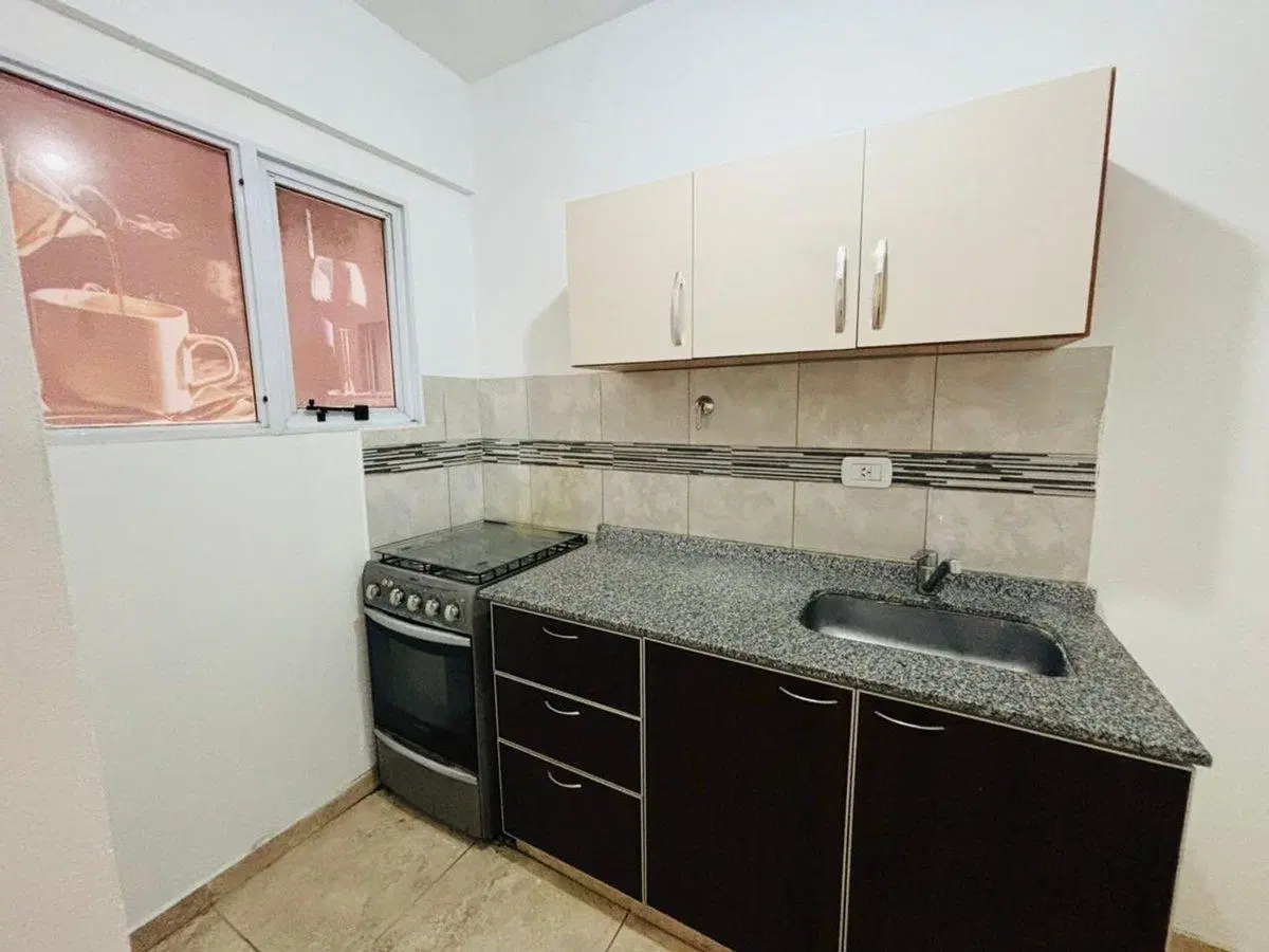 ALQUILER 2 AMBIENTES C COCHERA CASEROS CENTRO 5