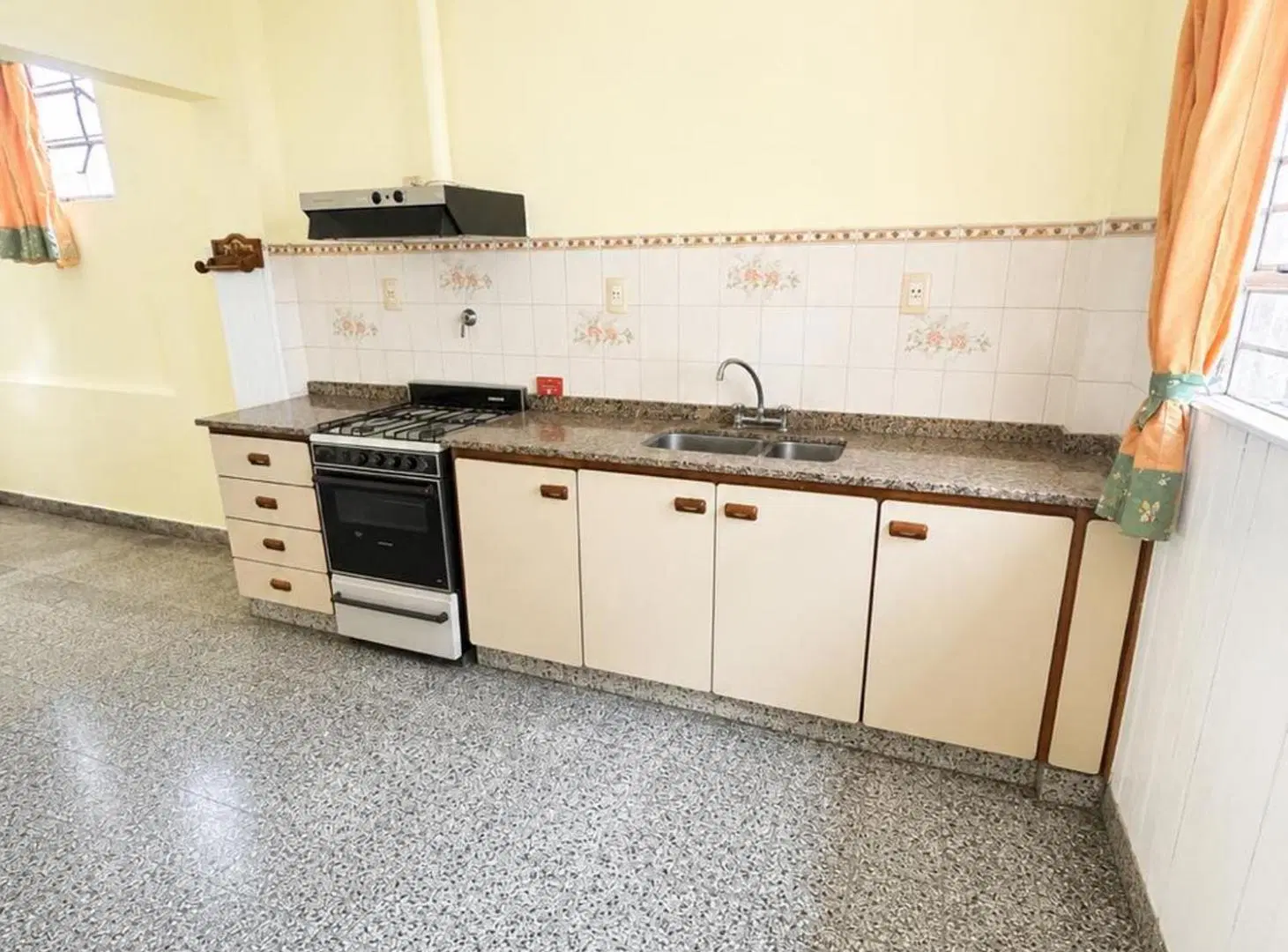 PH DE 3 AMBIENTES CON JARDIN Y TERRAZA PROPIOS 3