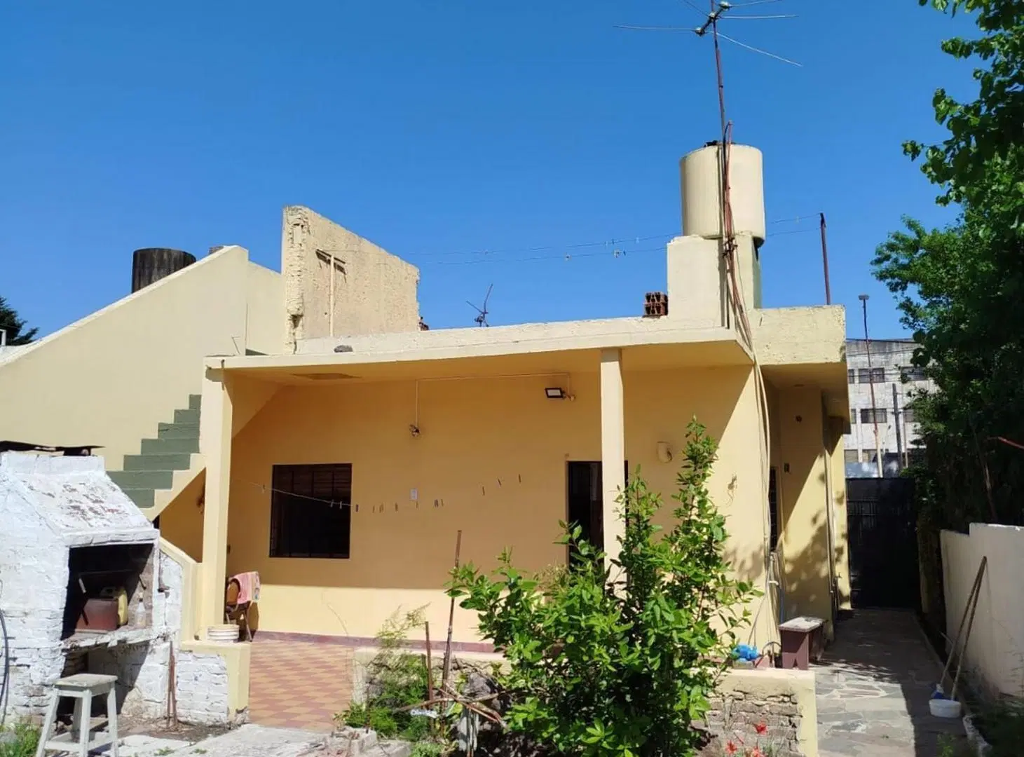 VENTA CASA 3 AMB. COCHERA GALPON APTO CREDITO 5
