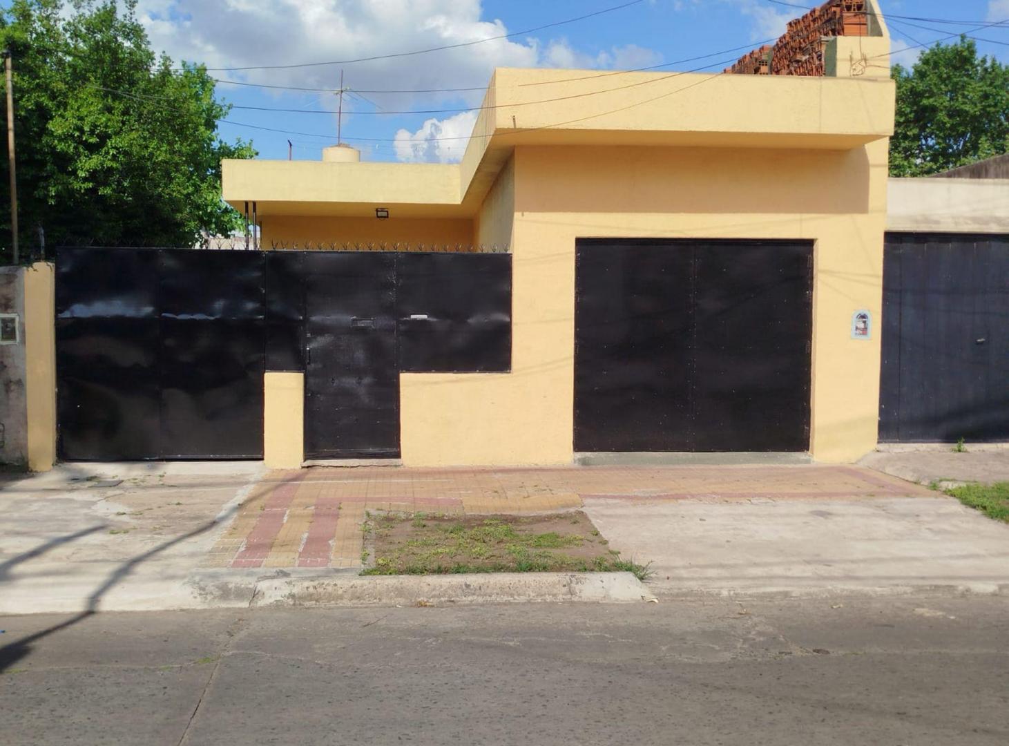 VENTA CASA 3 AMB. COCHERA GALPON APTO CREDITO