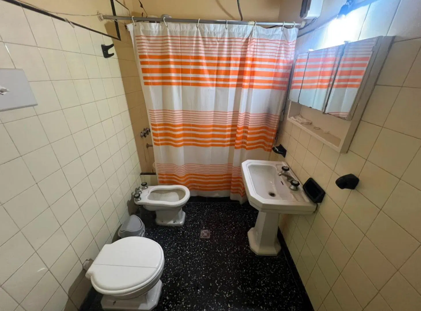 VENTA CASA 3 AMB. COCHERA GALPON APTO CREDITO 8