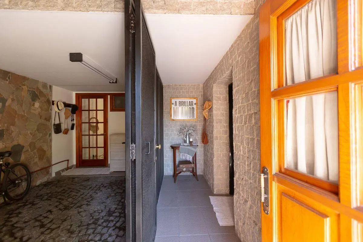 VENTA CASA EN CASEROS 5 AMB - PERMUTA 4
