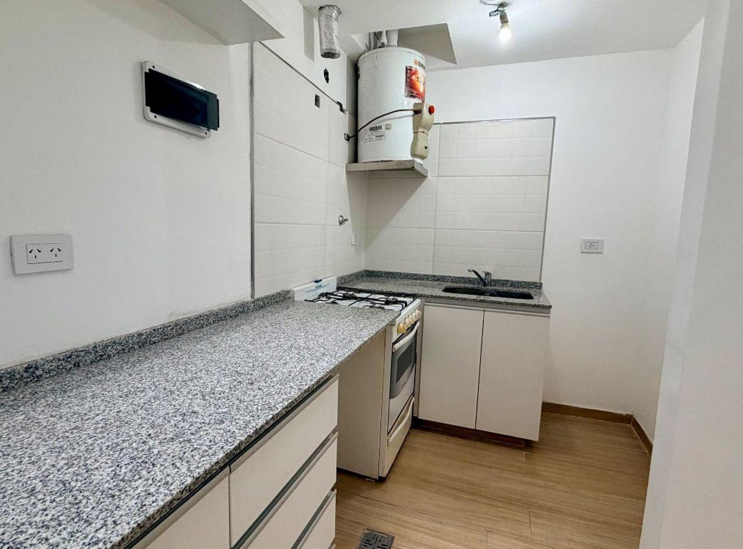Foto de VENTA DPTO 3 AMB RECICLADO- CHACARITA, imagen 4