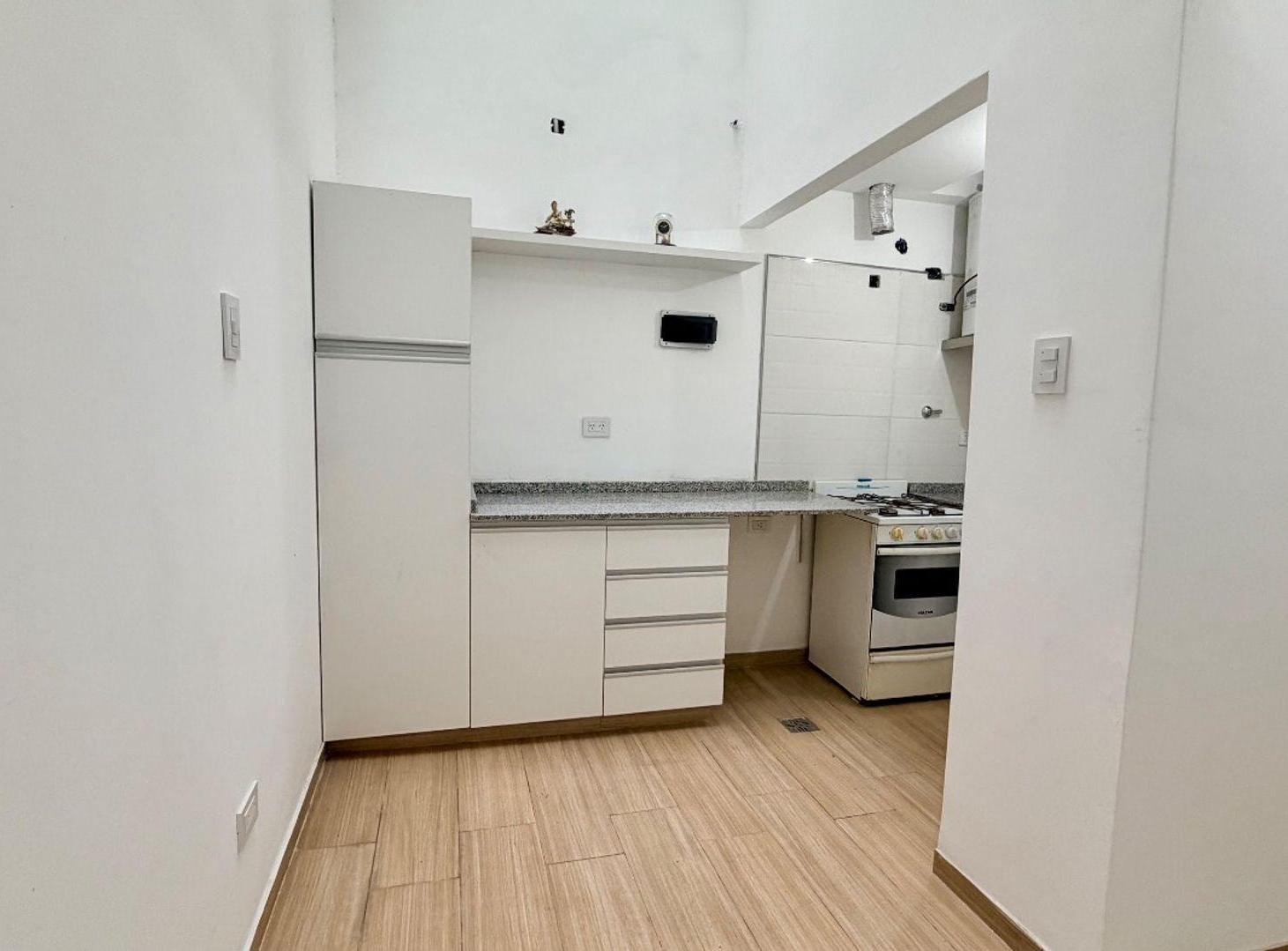Foto de VENTA DPTO 3 AMB RECICLADO- CHACARITA, imagen 3