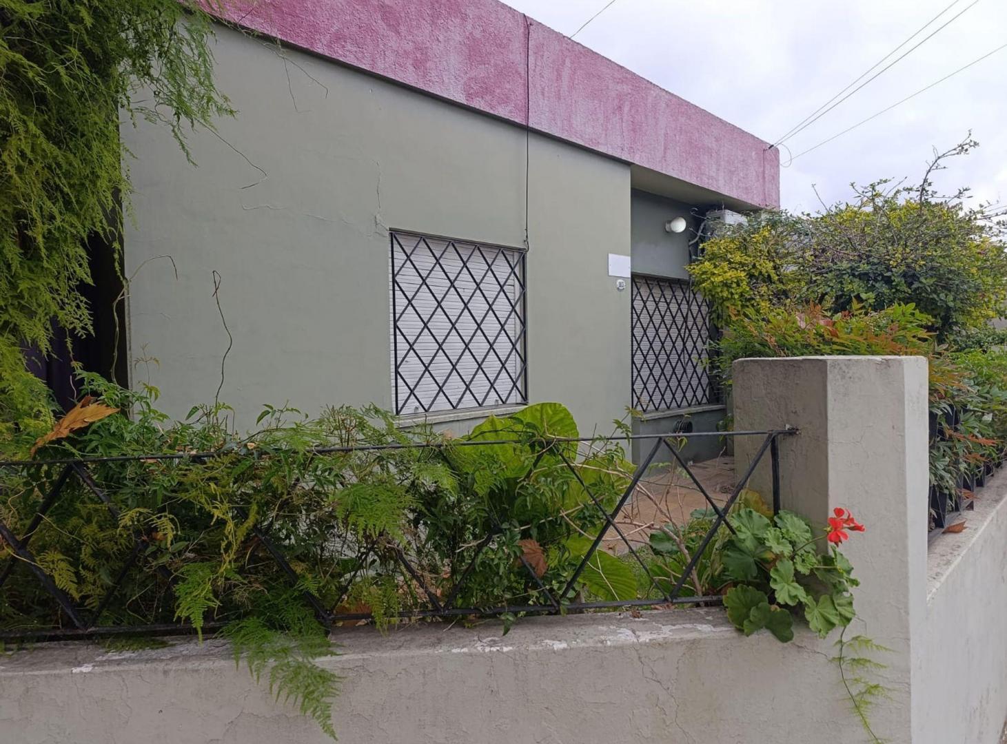 VENTA CASA PB 3 AMB C/JARDIN-BELLA VISTA
