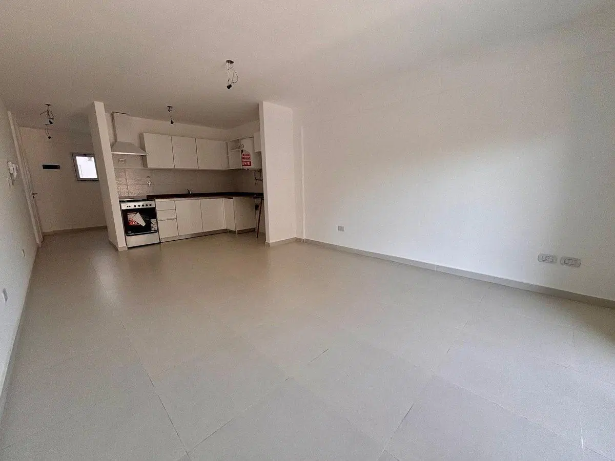 VENTA DE AMPLIO DEPARTAMENTO MONOAMBIENTE-MORON 3