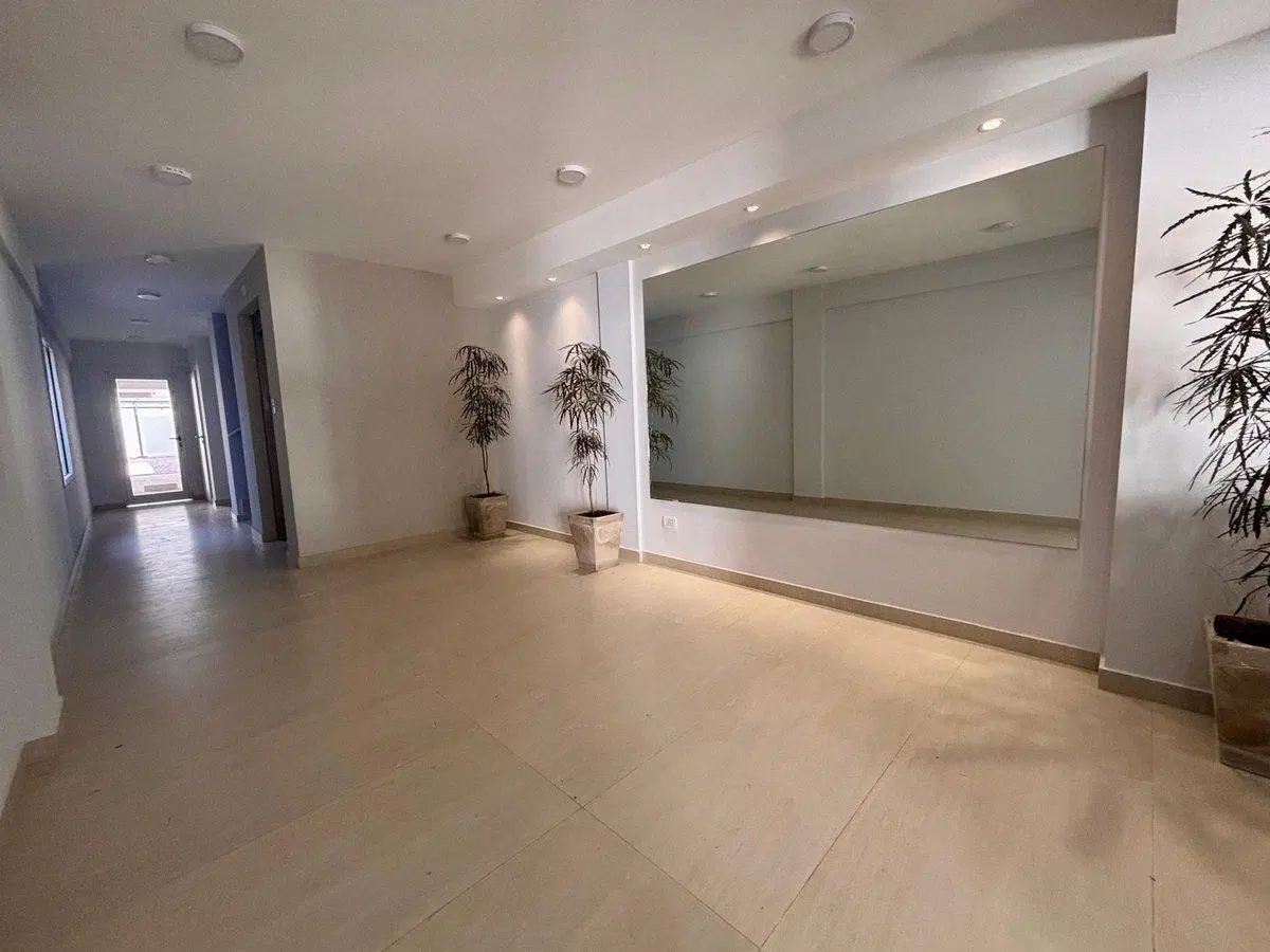 VENTA DE AMPLIO DEPARTAMENTO MONOAMBIENTE-MORON 4