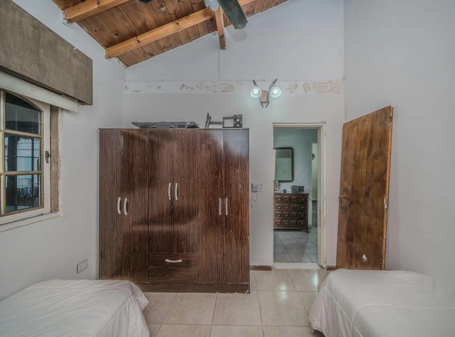 CASA 3 AMB C/ PILETA, PARRILLA, COCHERA- ITUZAINGO 3