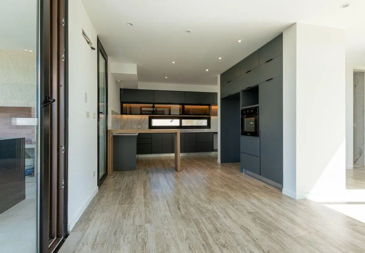 VENTA CASA 5 AMB BARRIO EVERLYNKS LUJAN PERMUTA 5