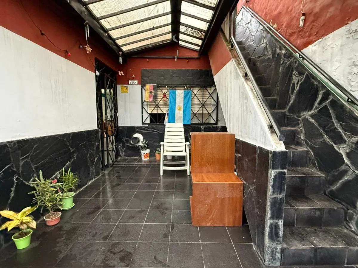 CASA 4 AMB. CON COCHERA Y DEPOSITO EN BALLESTER 4