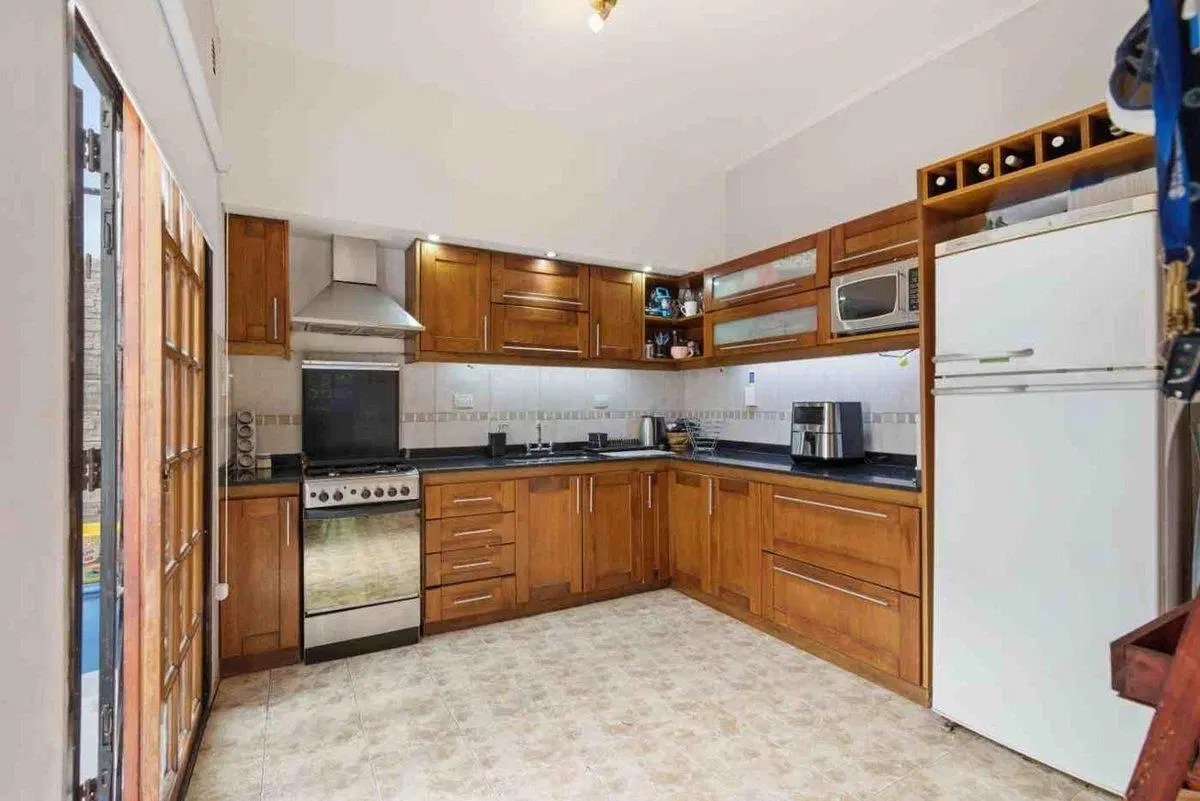 VENTA DUPLEX 4 AMB EN HAEDO CON COCHERA - PERMUTA 2