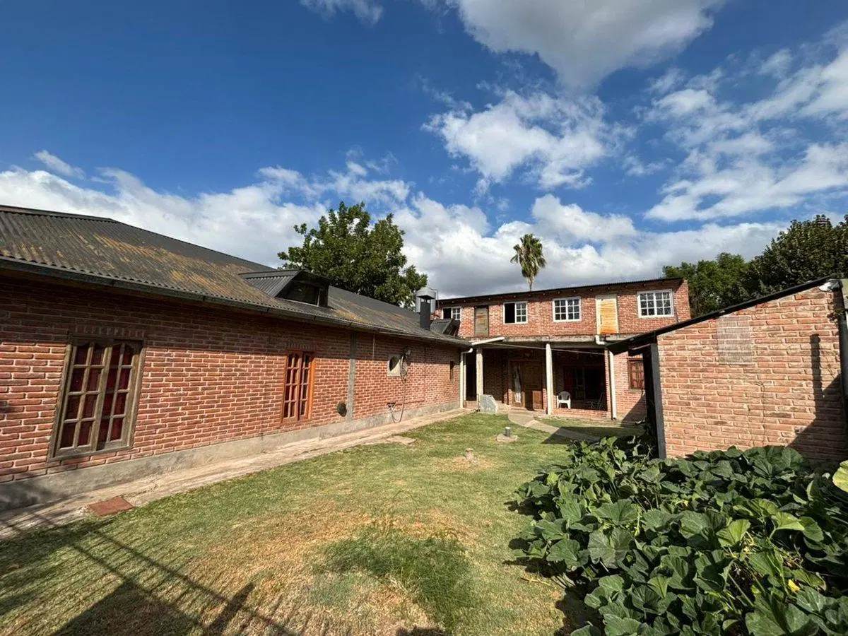 VENTA CASA MULTIFAMILIAR FCO ALVAREZ CON PARQUE 4