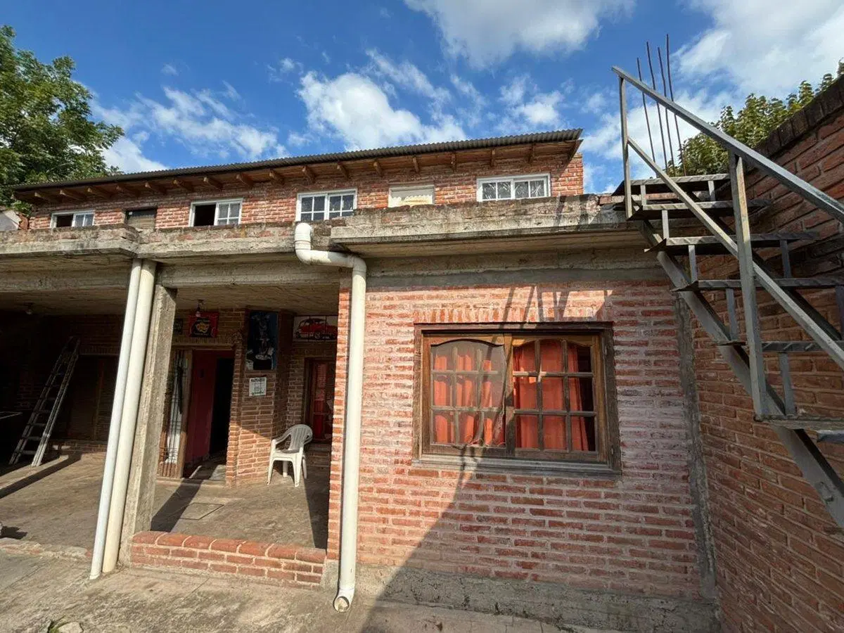 VENTA CASA MULTIFAMILIAR FCO ALVAREZ CON PARQUE 3