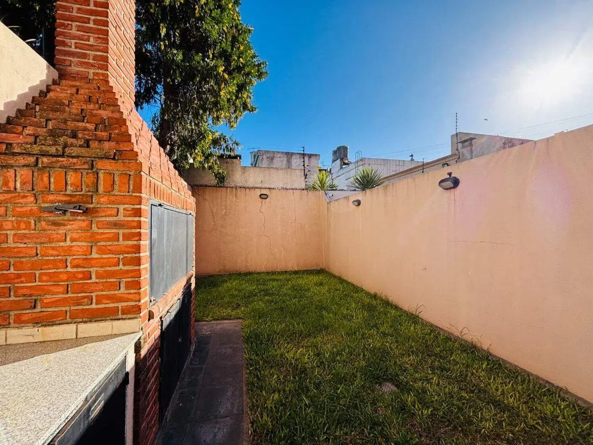 DUPLEX 4 AMB BARRIO GUEMES COCHERA JARDIN PARRILLA 3