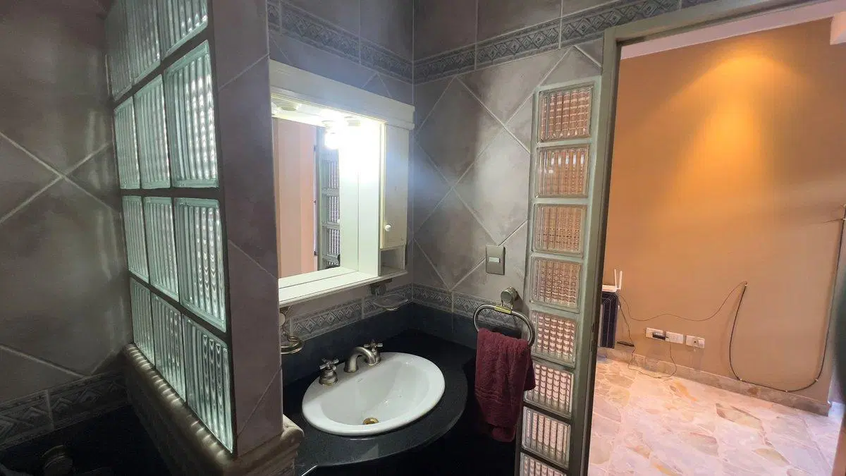 VENTA CASA 4 AMBIENTES PALOMAR COCHERA y mas. 2