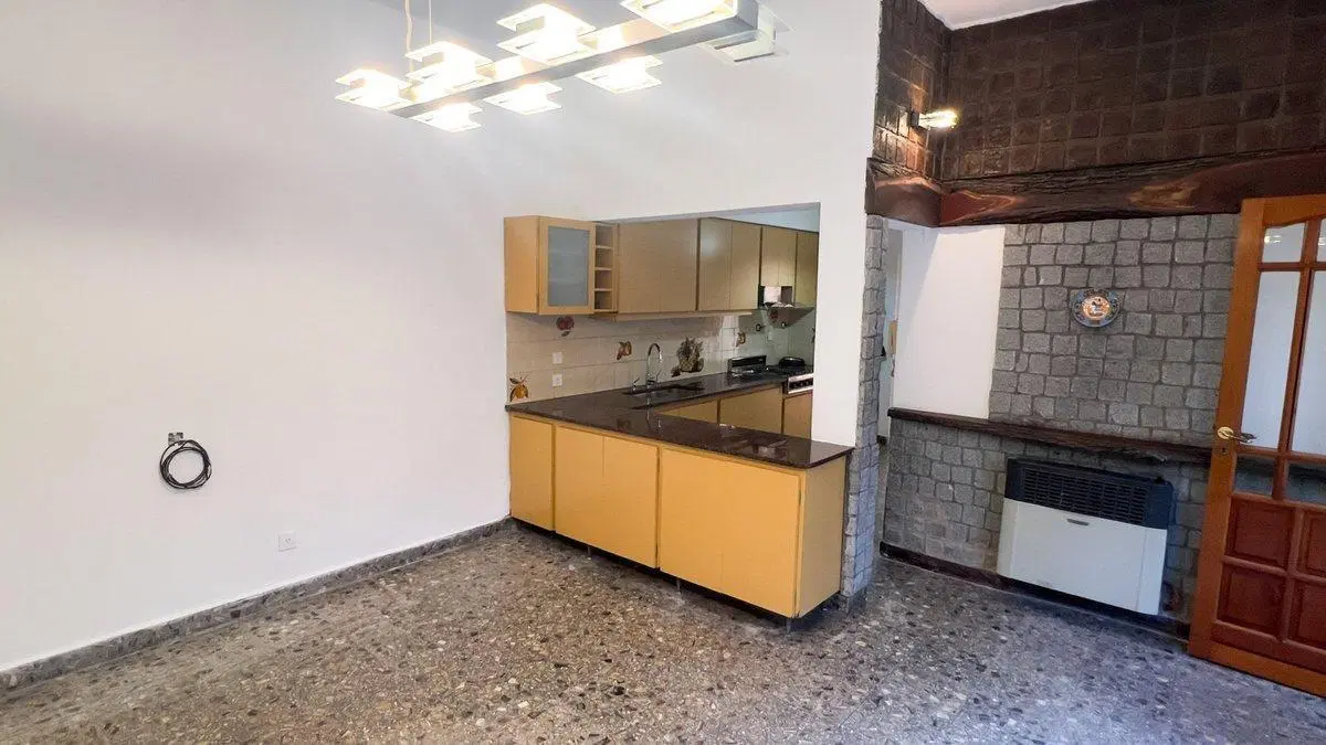 VENTA CASA 4 DORMITORIOS PALOMAR COCHERA y mas. 8