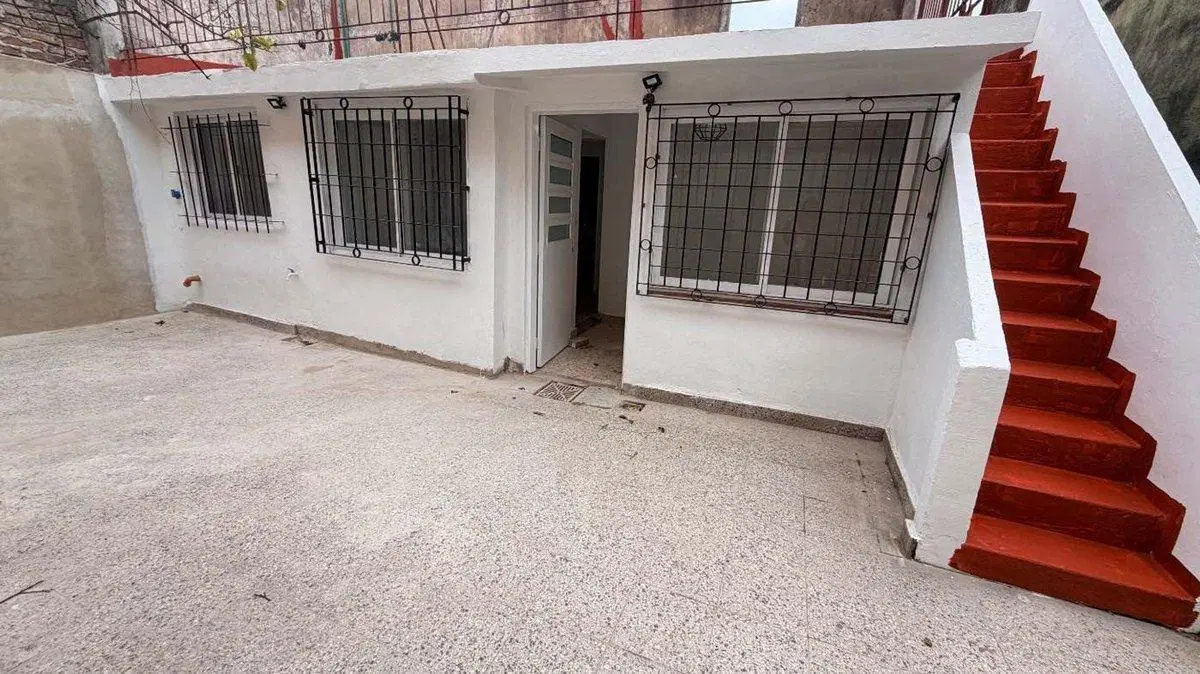 SE ALQUILA PH 2 AMB CON PATIO- A ESTRENAR-CASEROS 3