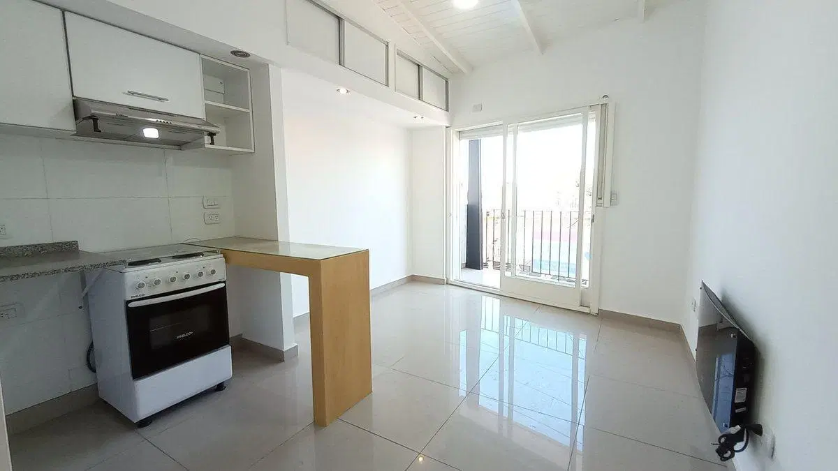 VENTA MONOAMBIENTE EN VENTA CON BALCON-MERLO 3