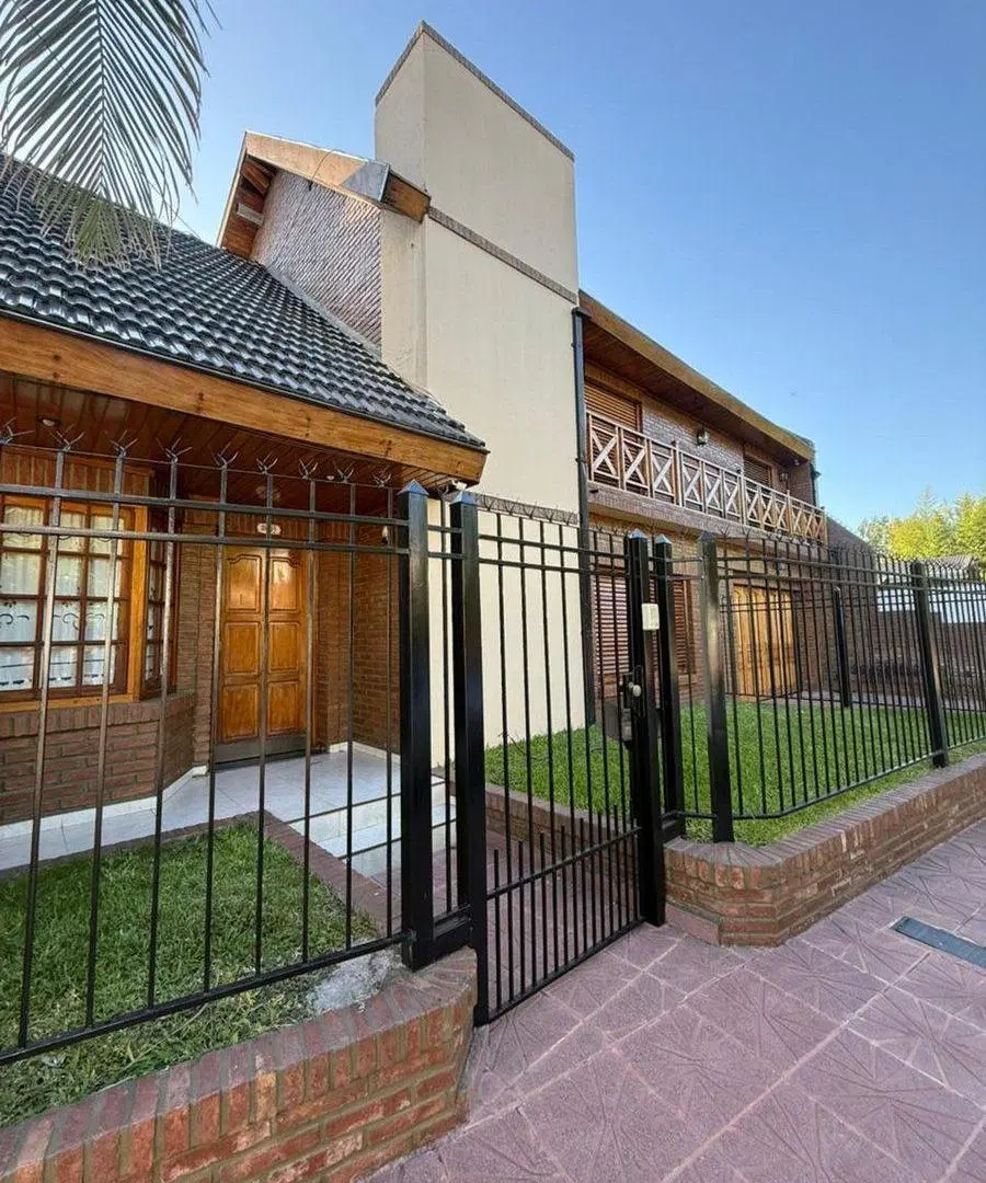 CASA DE CATEGORIA EN CIUDAD JARDIN 6 AMBIENTES 2