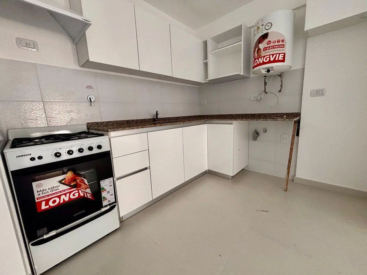 VENTA DE AMPLIO DEPARTAMENTO MONOAMBIENTE-MORON 4