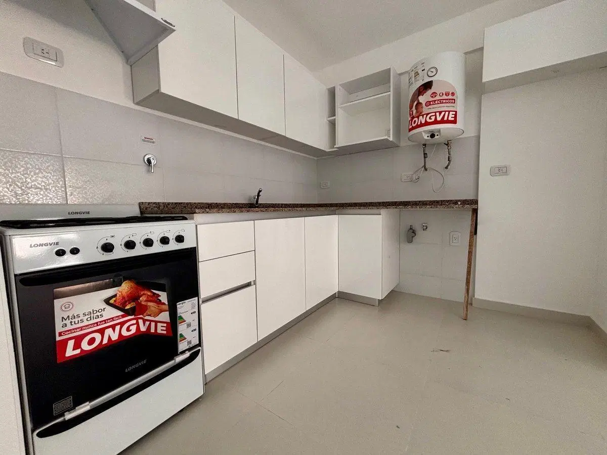 VENTA DE AMPLIO DEPARTAMENTO MONOAMBIENTE-MORON 2