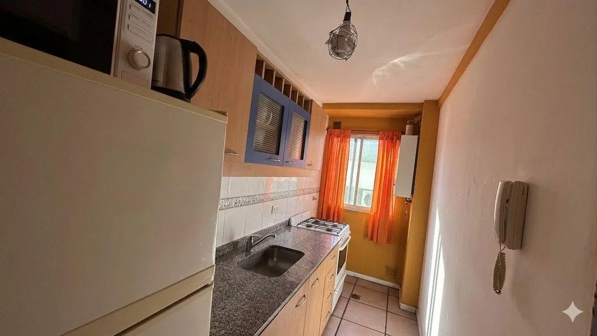 VENTA DEPTO 2 AMB C/BALCON Y COCHERA-CASEROS 3