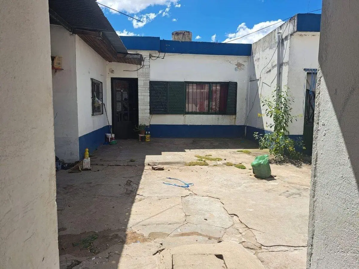 VENTA CASA/LOTE CON 5 DEPARTAMENTOS EN MERLO...... 4