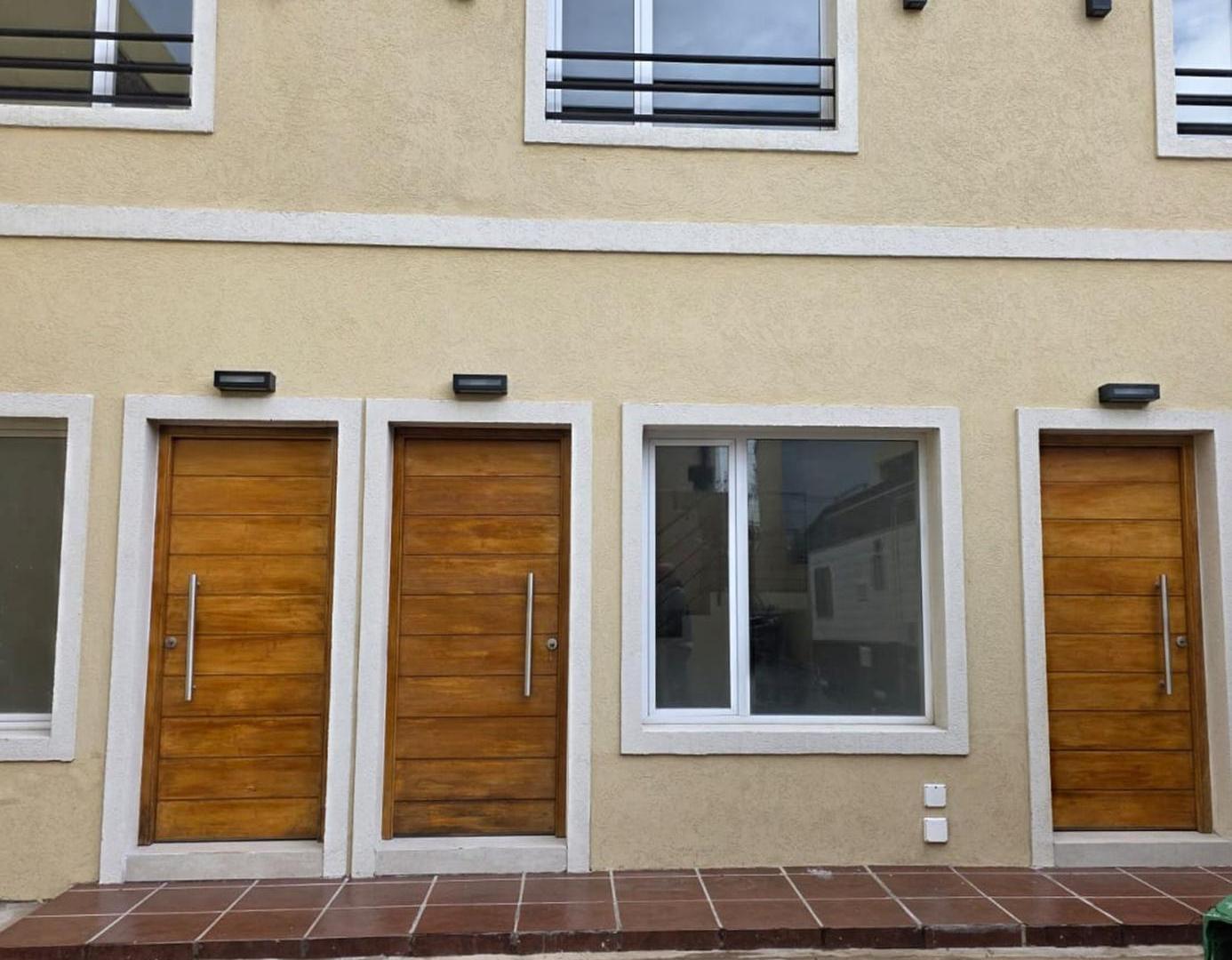 VENTA DUPLEX A ESTRENAR - HURLINGHAM -APTO CREDITO