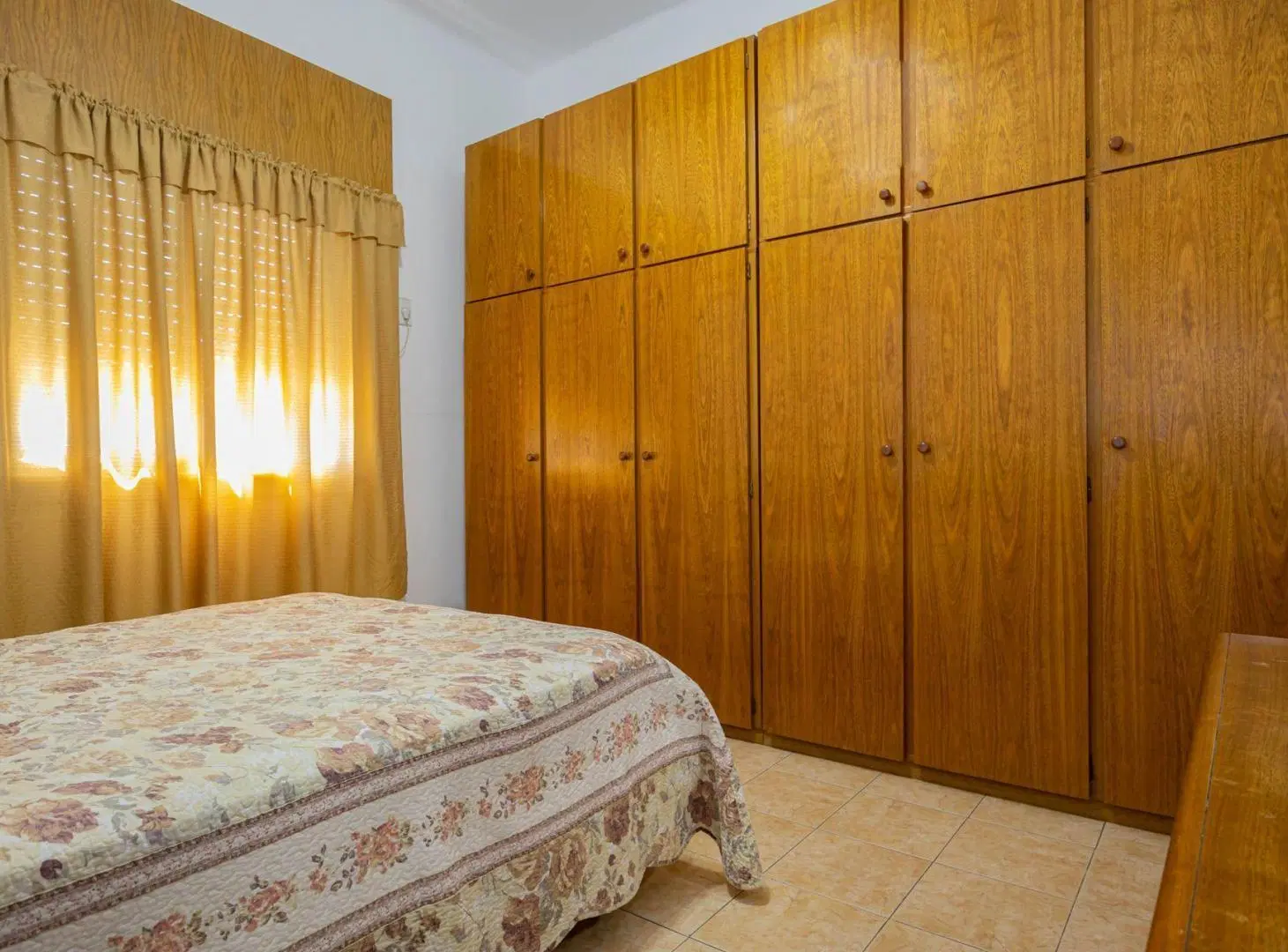 CASA CON TALLER-PILETA EN VENTA 5 AMB. LA TABLADA 4