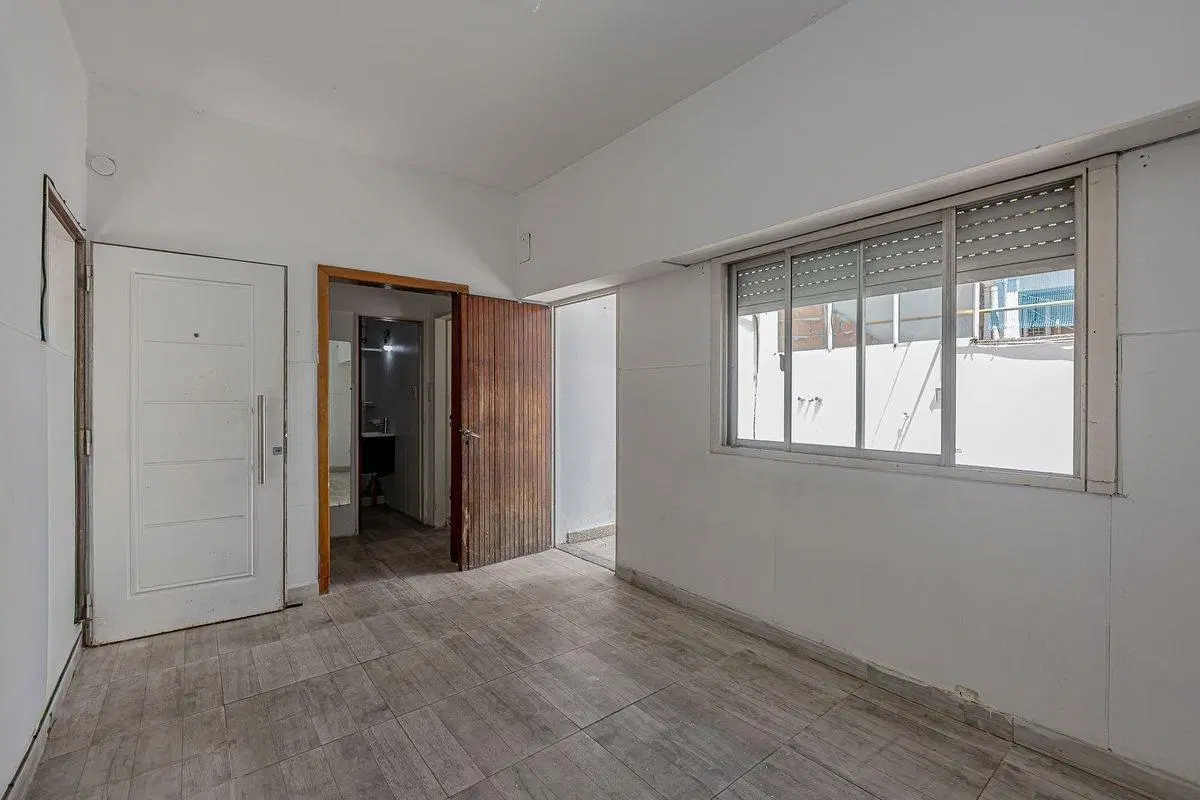 VENTA PH 2 AMB C/PATIO EN PLANTA BAJA - CASEROS 8