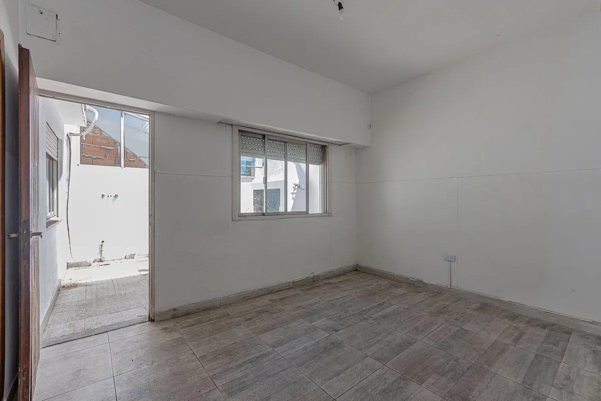 VENTA PH 2 AMB C/PATIO EN PLANTA BAJA - CASEROS 2