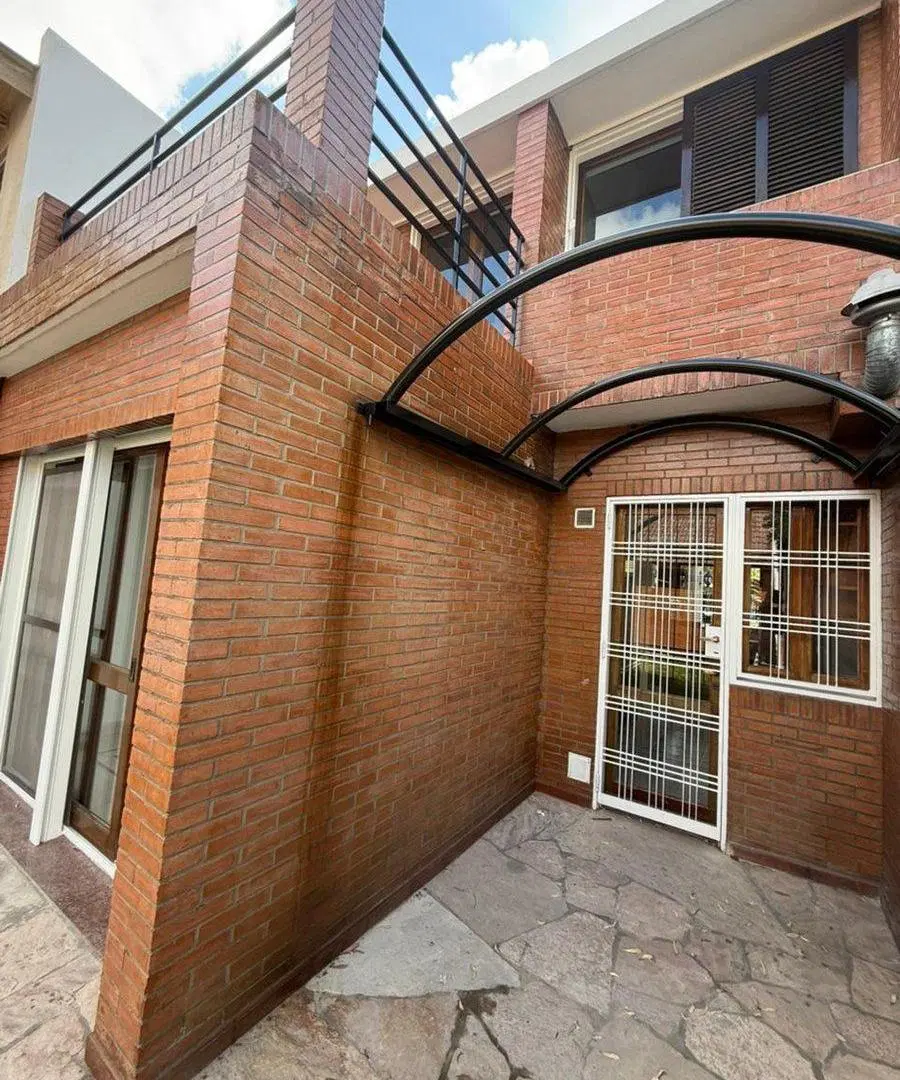 Casa Dúplex 4 Ambts /Jardín/Doble Cochera/Permuta 5