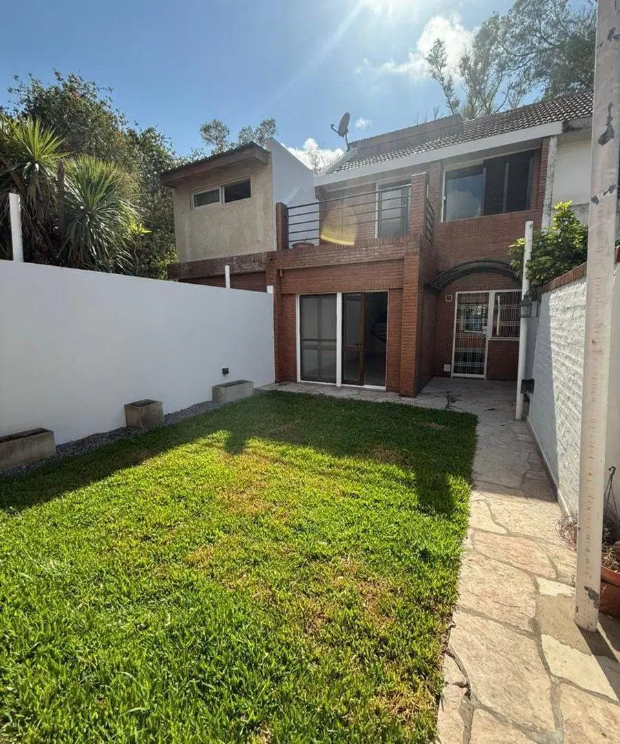 Casa Dúplex 4 Ambts /Jardín/Doble Cochera/Permuta 4