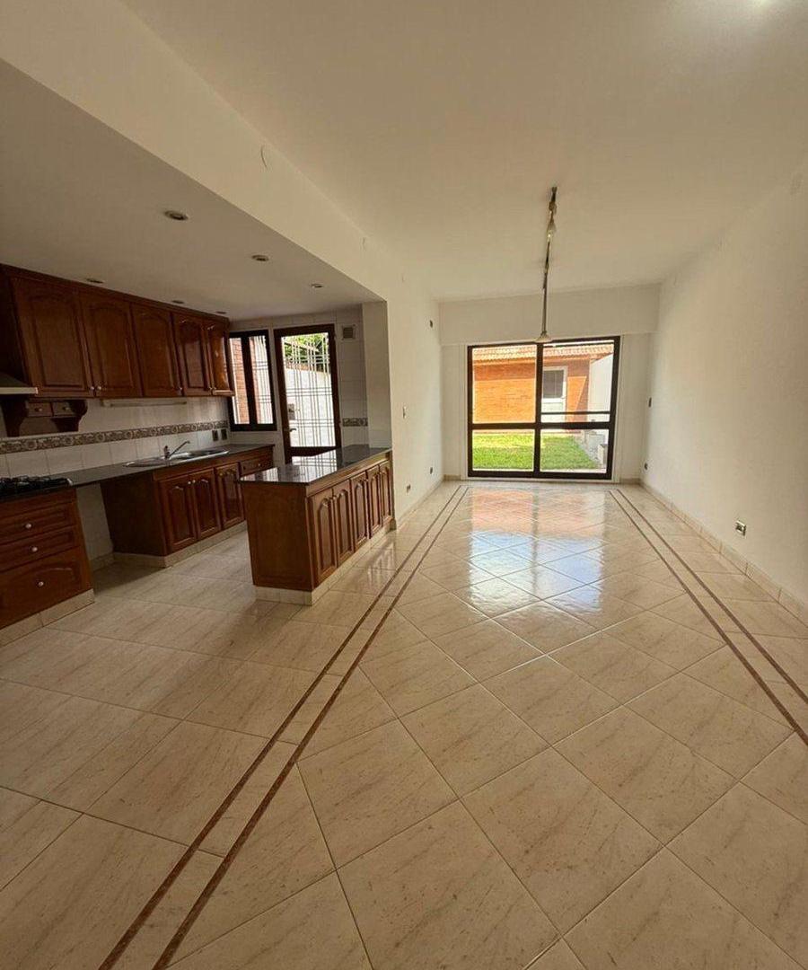Casa Dúplex 4 Ambts /Jardín/Doble Cochera/Permuta