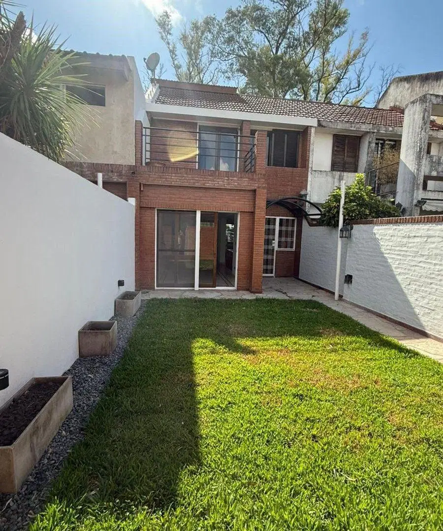 Casa Dúplex 4 Ambts /Jardín/Doble Cochera/Permuta 3