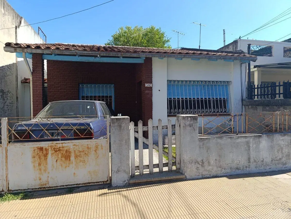 VENTA CASA 3 AMB CON PARQUE EN CASEROS 2