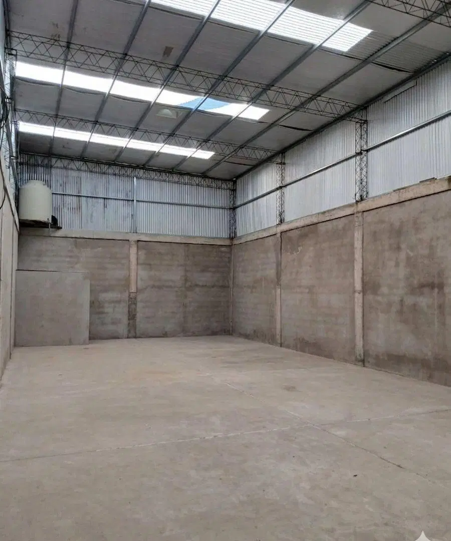 ALQUILER GALPON 150M2 HURLINGHAM 4
