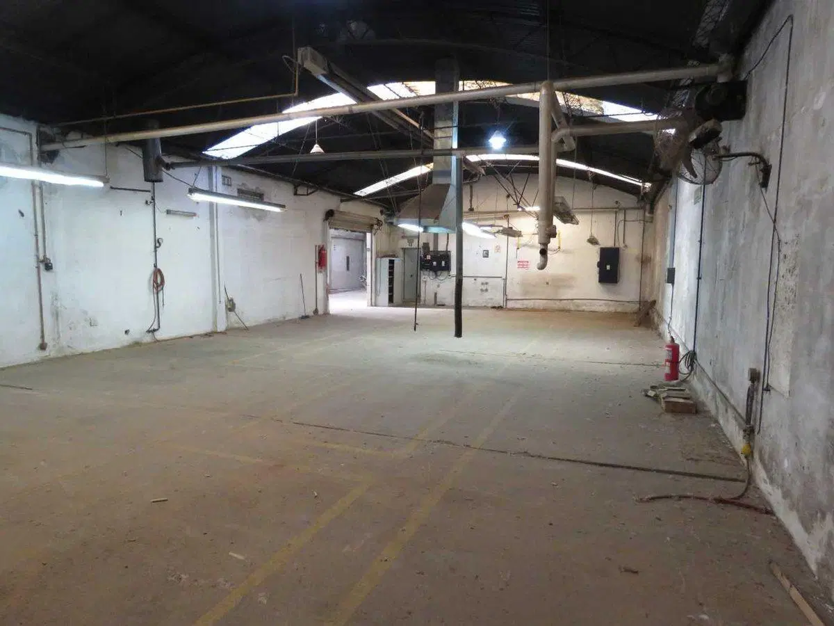 ALQUILER – DEPÓSITO - GALPÓN + OFICINAS Y VIVIENDA 4