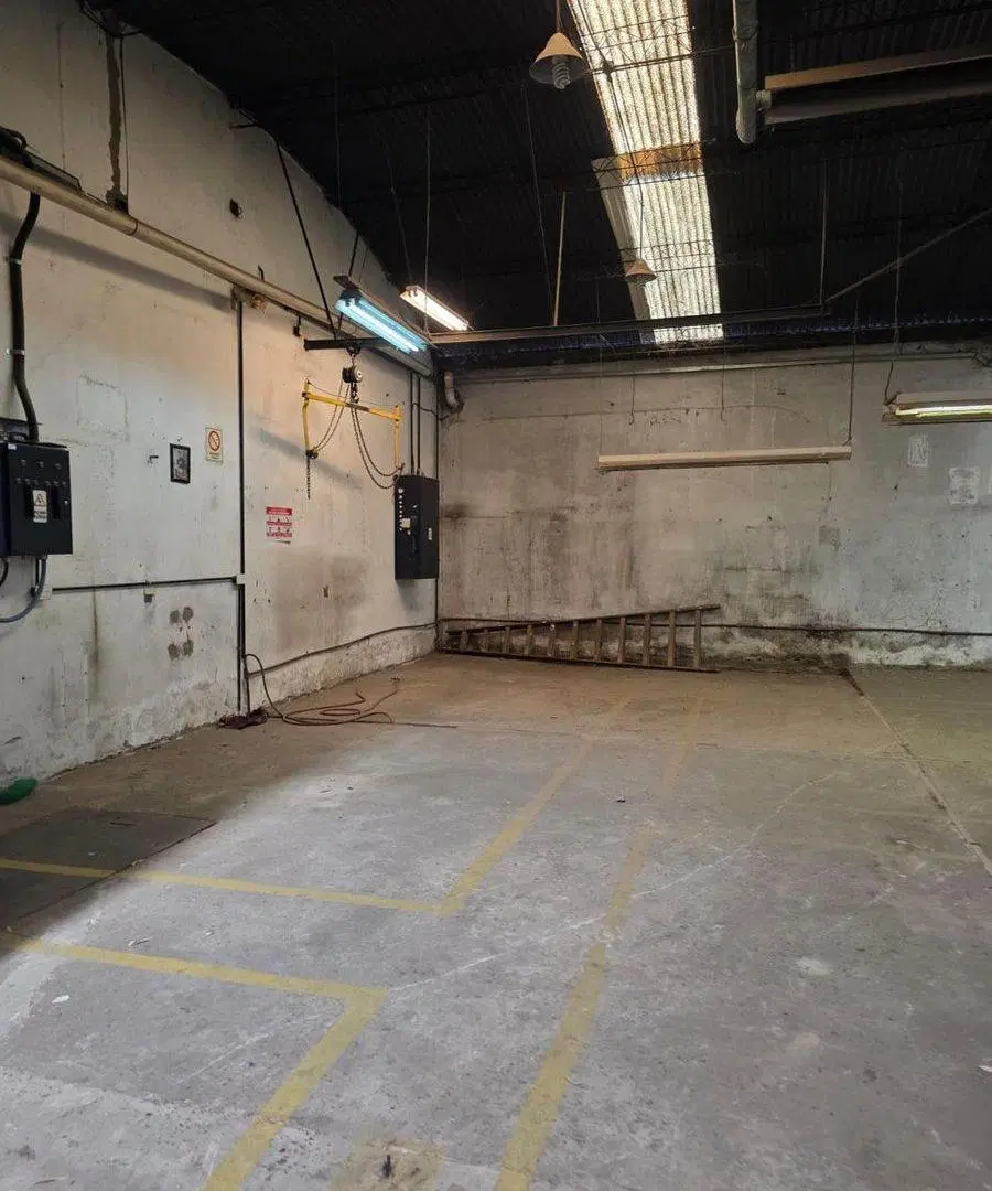 ALQUILER – DEPÓSITO - GALPÓN + OFICINAS Y VIVIENDA 2