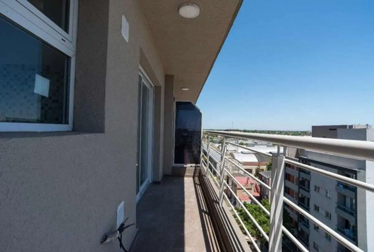 VENTA DE AMPLIO DEPARTAMENTO MONOAMBIENTE CASEROS 2