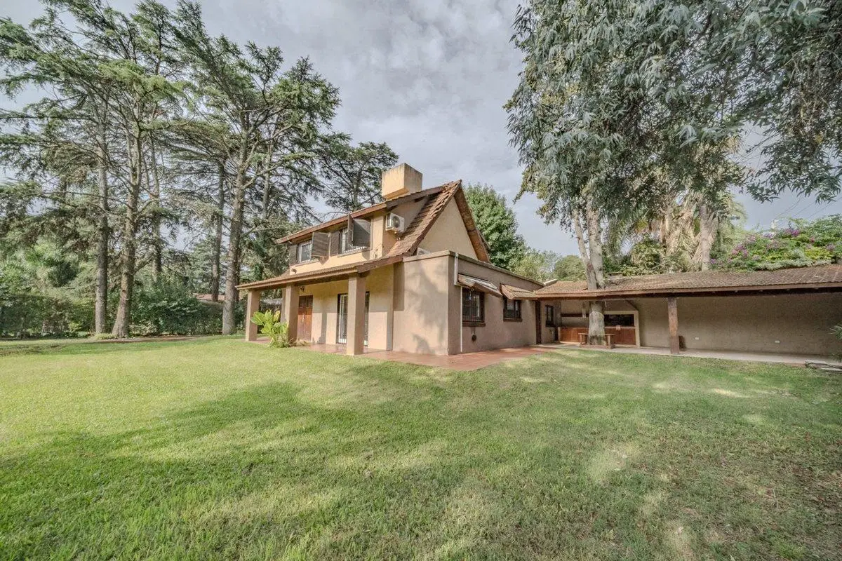 VENTA CHALET 5 AMBIENTES CON PILETA Y QUINCHO 8